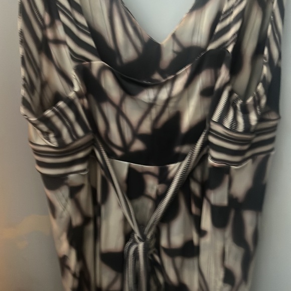 BCBG Max Azria shirt. Originally priced at $65. Never worn, excellent condition - Picture 5 of 5